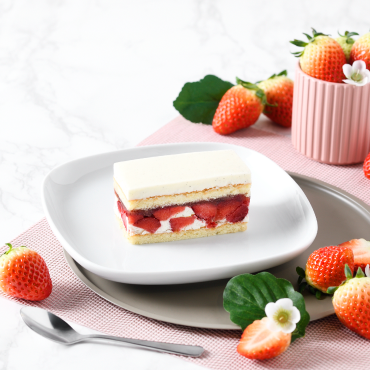 IKEA Family Thailand - Food Offers - Strawberry Layer Cake