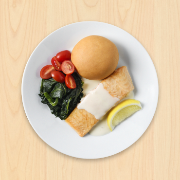 IKEA Family Thailand - Food Offers - Salmon fillet served with spinach, soft roll and creamy onion sauce